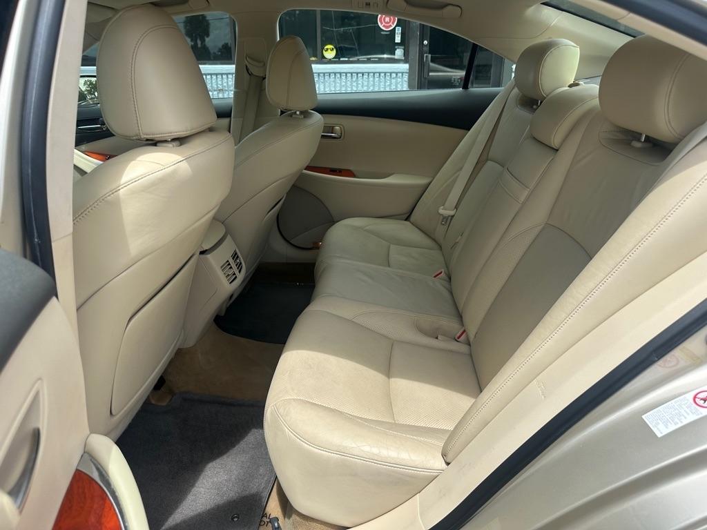Lexus ES 350 4dr Sdn 2010