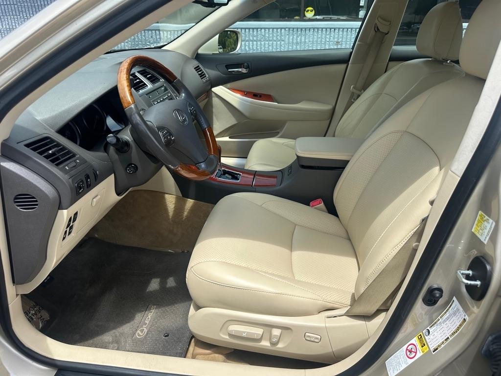 Lexus ES 350 4dr Sdn 2010