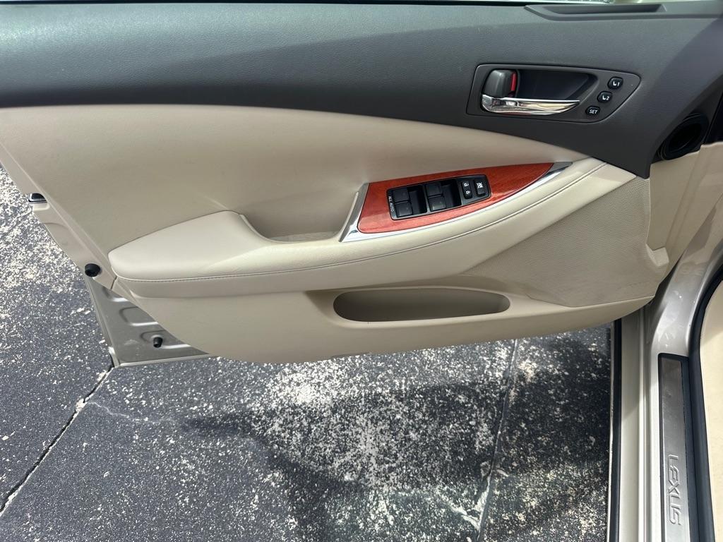 Lexus ES 350 4dr Sdn 2010