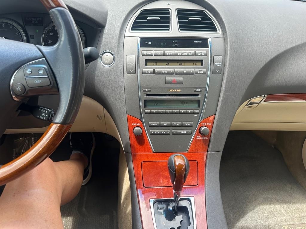 Lexus ES 350 4dr Sdn 2010