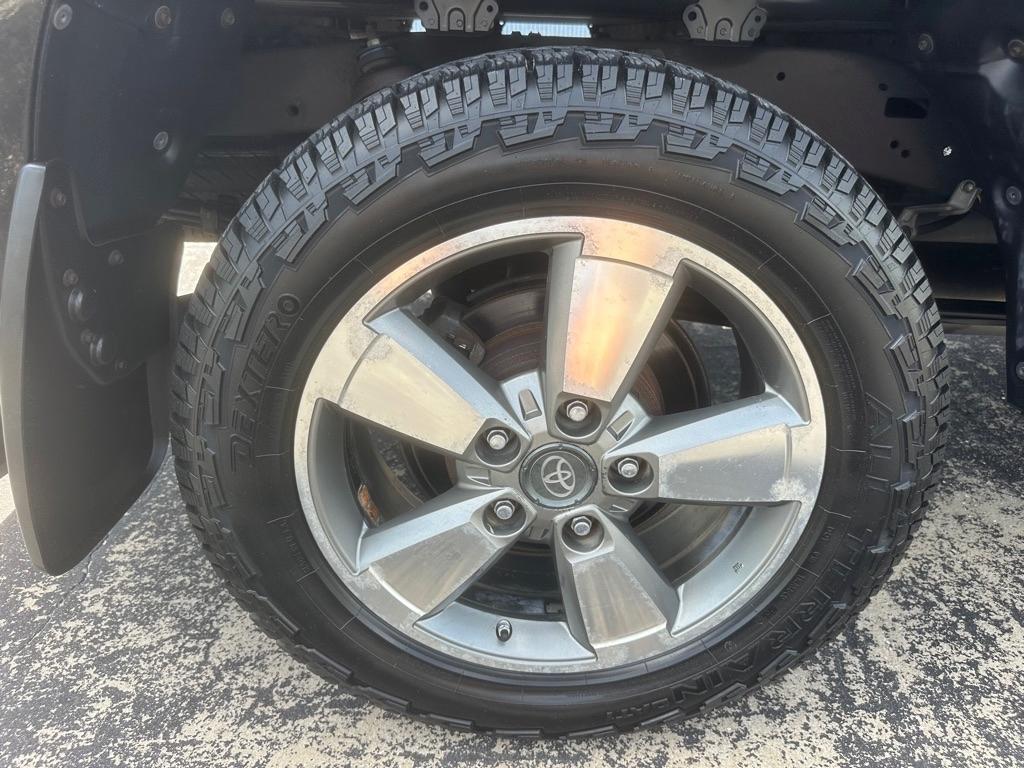 Toyota Tundra 2WD Truck Dbl 5.7L V8 6-Spd AT (Natl) 2010