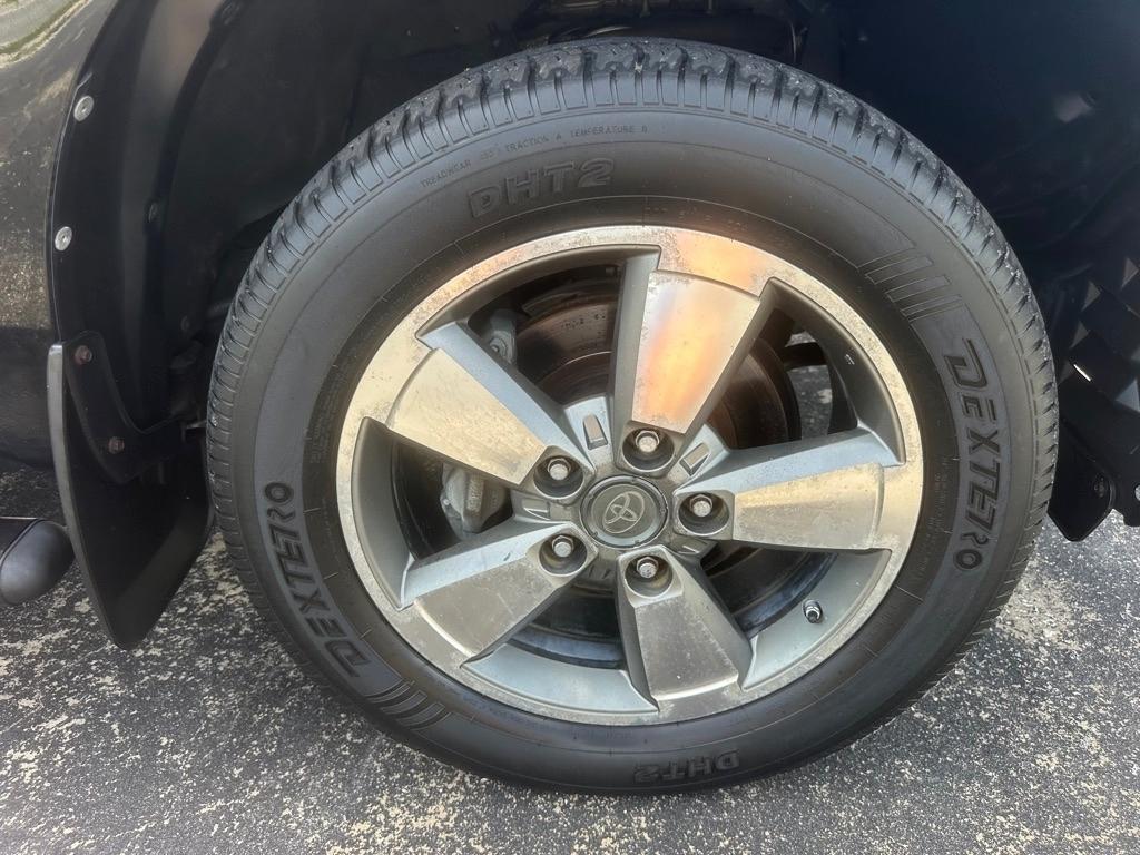 Toyota Tundra 2WD Truck Dbl 5.7L V8 6-Spd AT (Natl) 2010