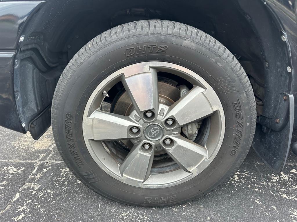 Toyota Tundra 2WD Truck Dbl 5.7L V8 6-Spd AT (Natl) 2010