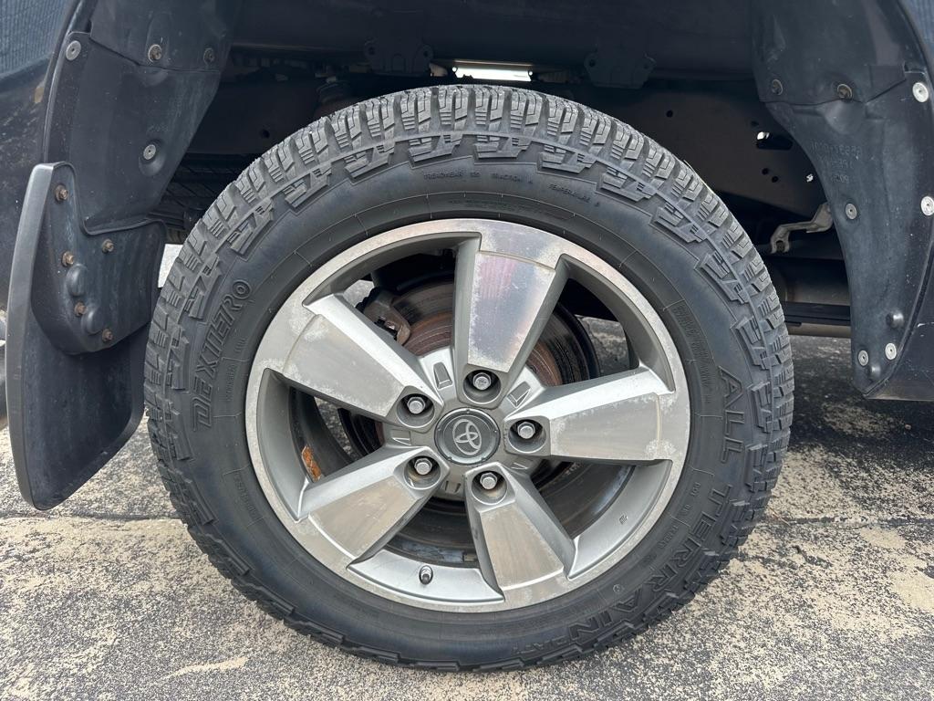 Toyota Tundra 2WD Truck Dbl 5.7L V8 6-Spd AT (Natl) 2010
