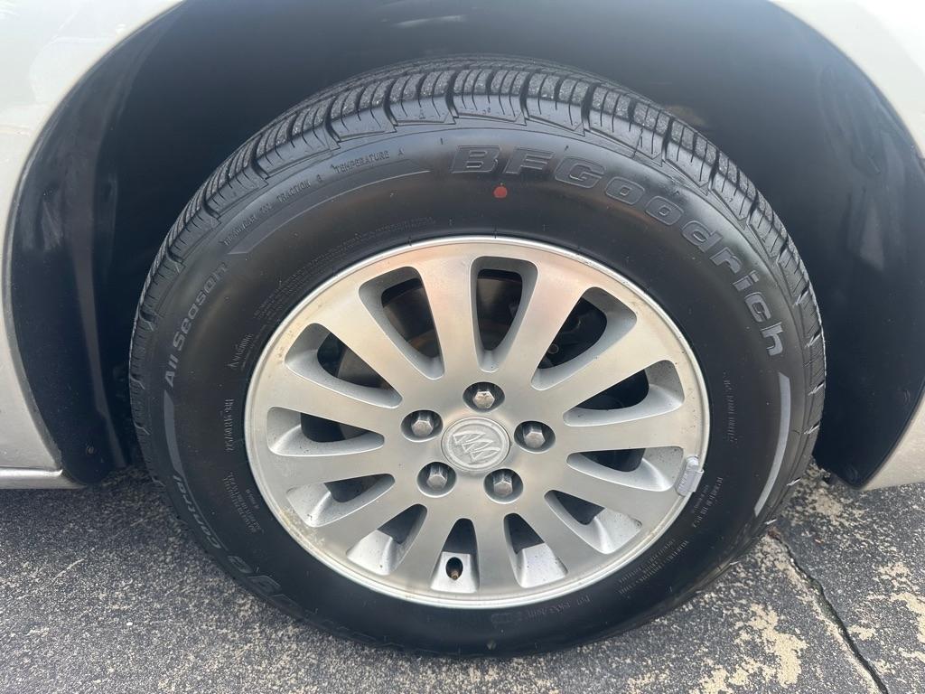 Buick Lucerne 4dr Sdn CX 2006
