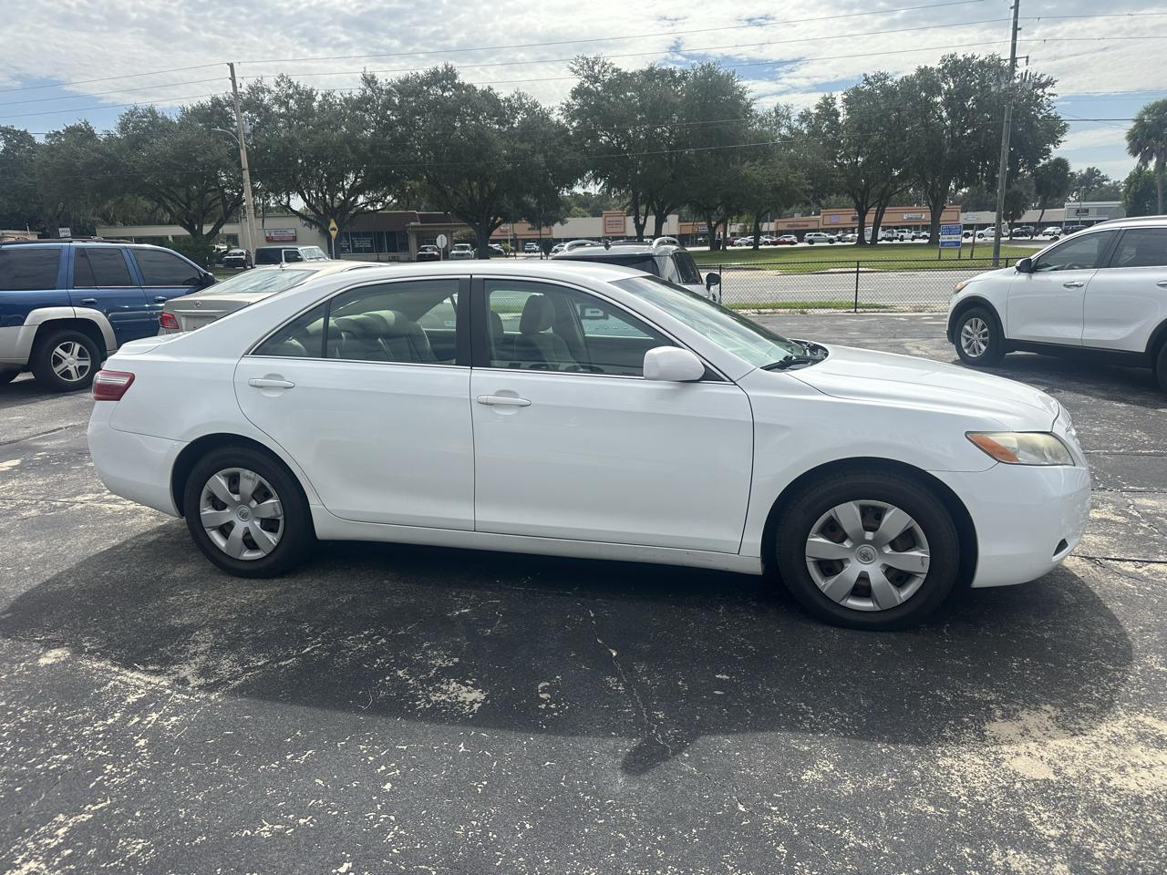 Toyota Camry 4dr Sdn I4 Auto LE (Natl) 2009
