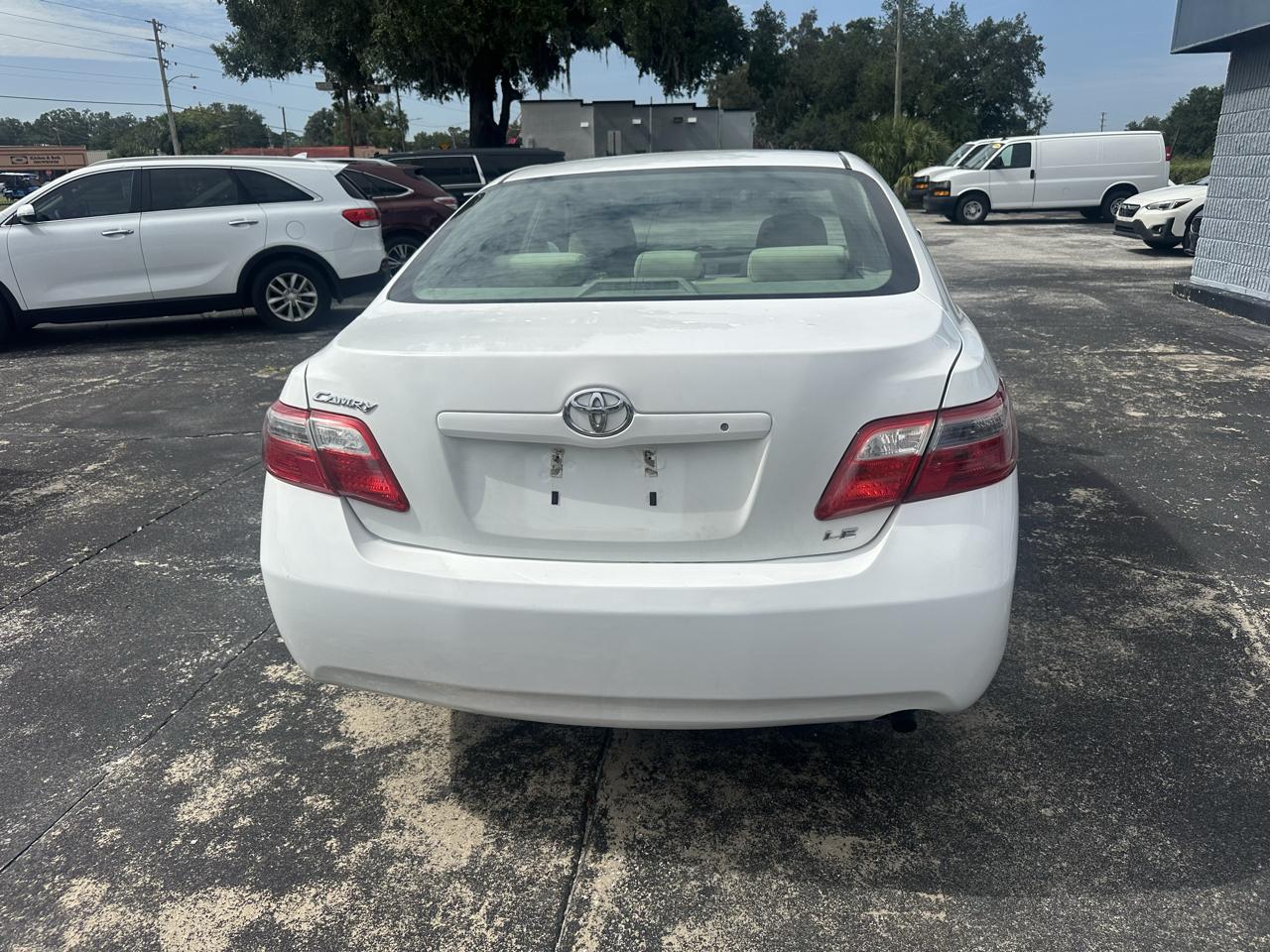 Toyota Camry 4dr Sdn I4 Auto LE (Natl) 2009