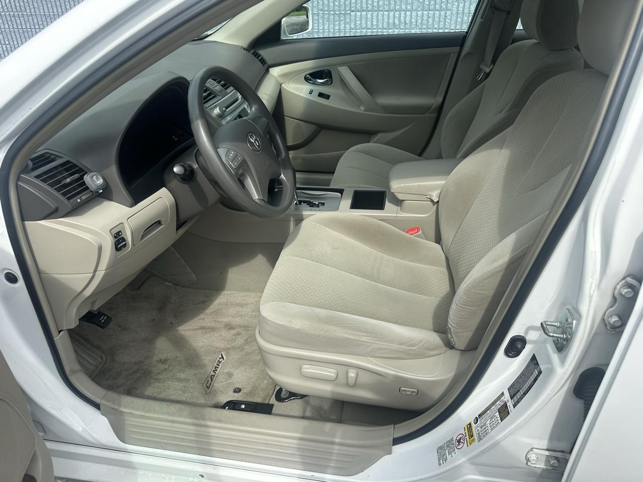 Toyota Camry 4dr Sdn I4 Auto LE (Natl) 2009