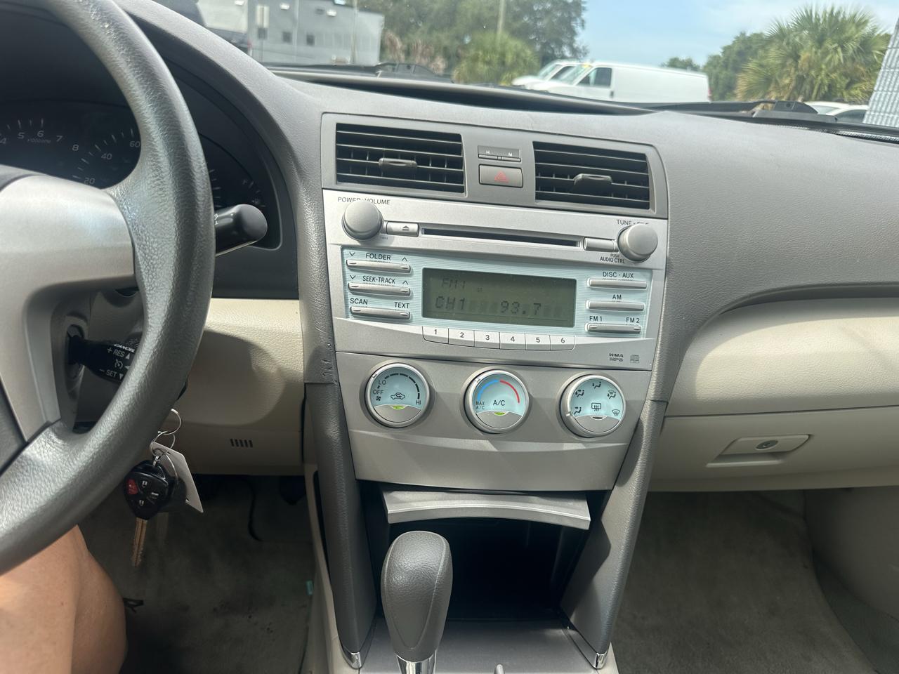 Toyota Camry 4dr Sdn I4 Auto LE (Natl) 2009