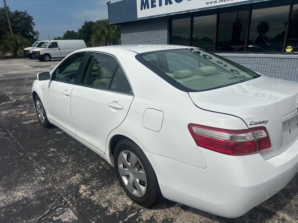 Toyota Camry 4dr Sdn I4 Auto LE (Natl) 2009