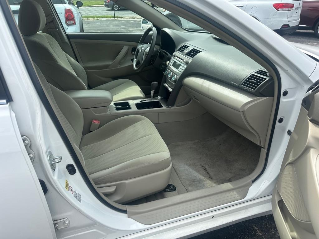 Toyota Camry 4dr Sdn I4 Auto LE (Natl) 2009