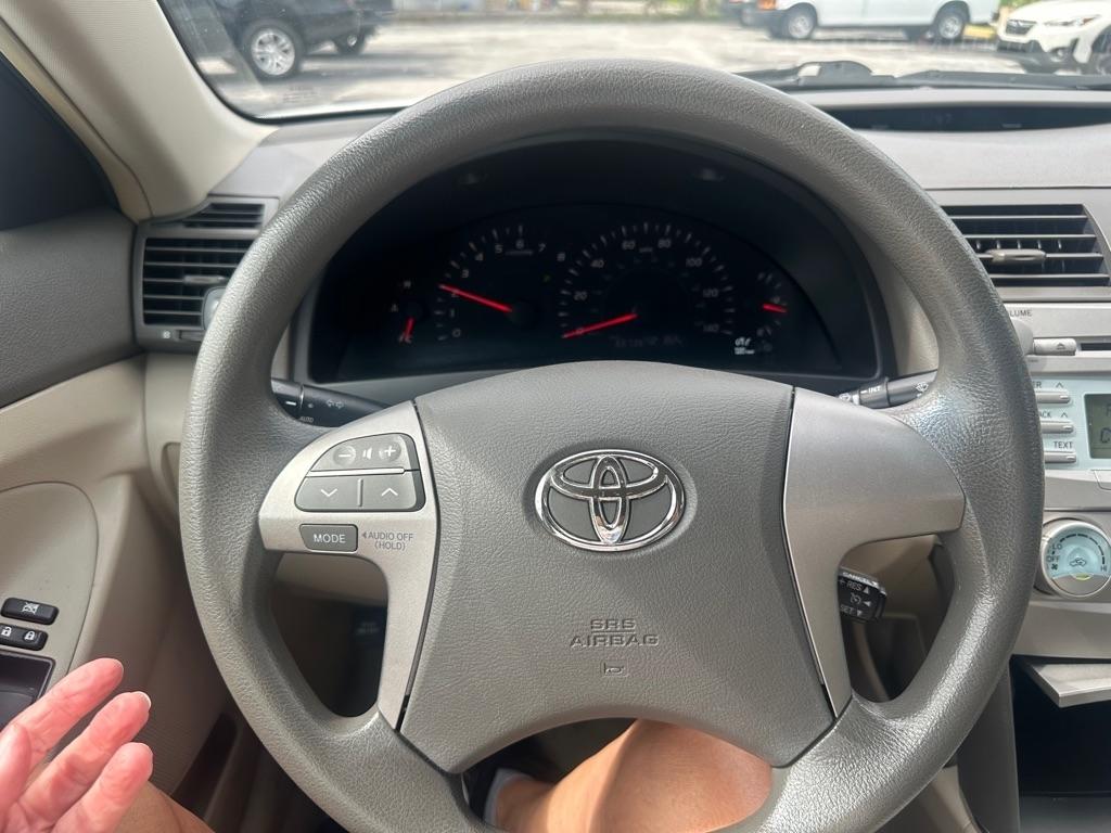 Toyota Camry 4dr Sdn I4 Auto LE (Natl) 2009