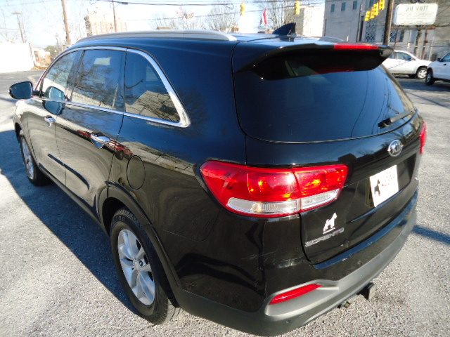 Kia Sorento LX V6 2WD 2017