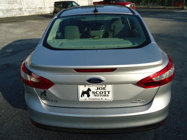 Ford Focus SE Sedan 2014