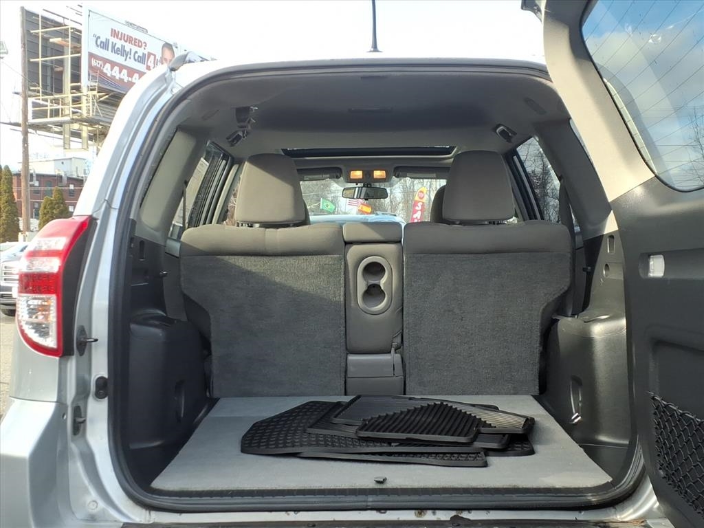 Toyota RAV4  2012