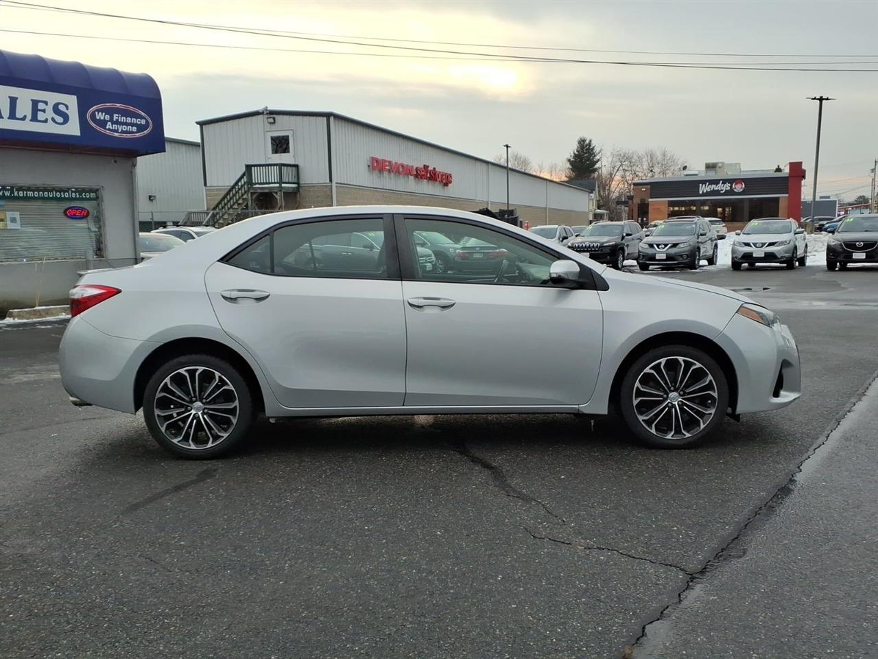Toyota Corolla 4dr Sdn Man S Plus (Natl) 2014