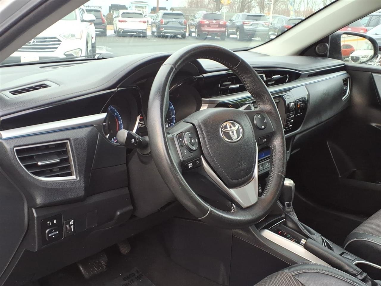 Toyota Corolla 4dr Sdn Man S Plus (Natl) 2014