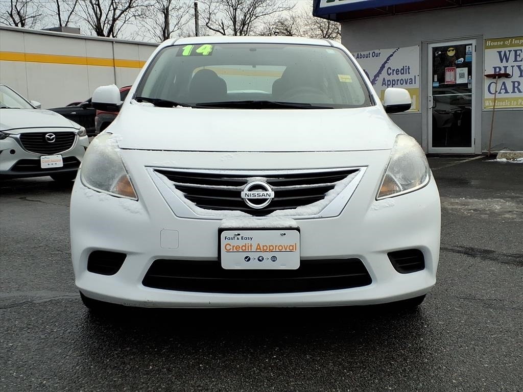 Nissan Versa  2014