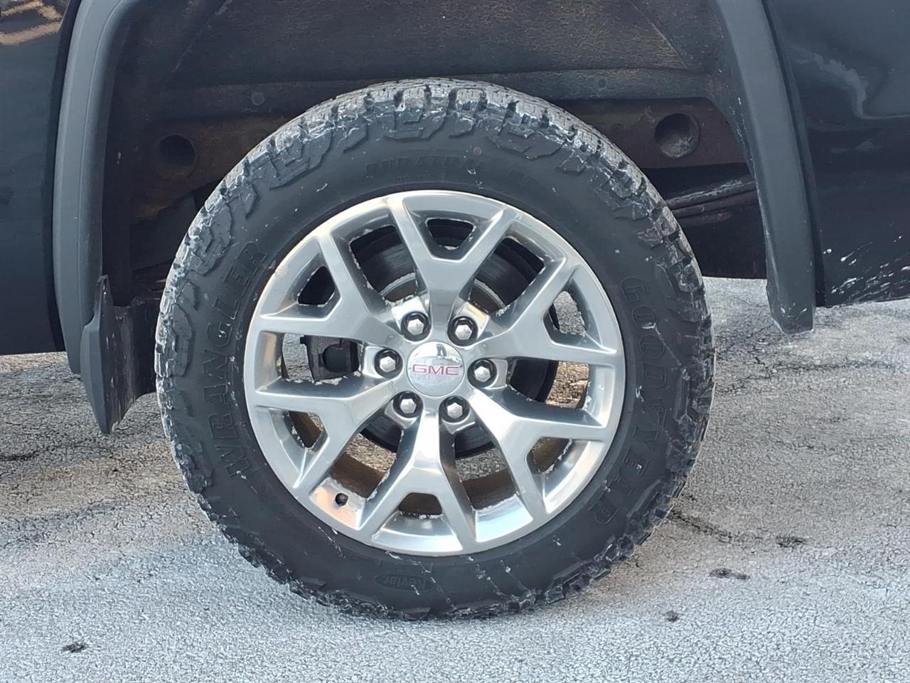 GMC Sierra 1500 4WD Crew Cab 143.5" SLT 2015
