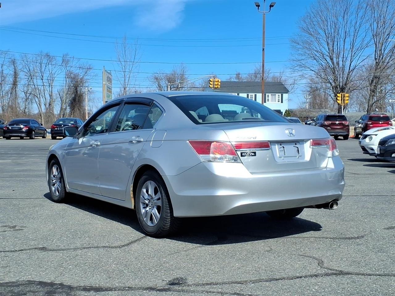 Honda Accord 4dr I4 Auto LX-P 2011
