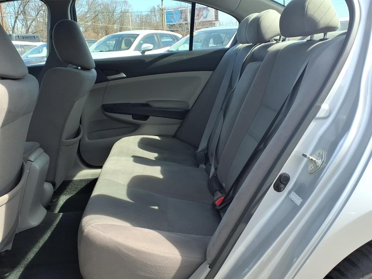 Honda Accord 4dr I4 Auto LX-P 2011