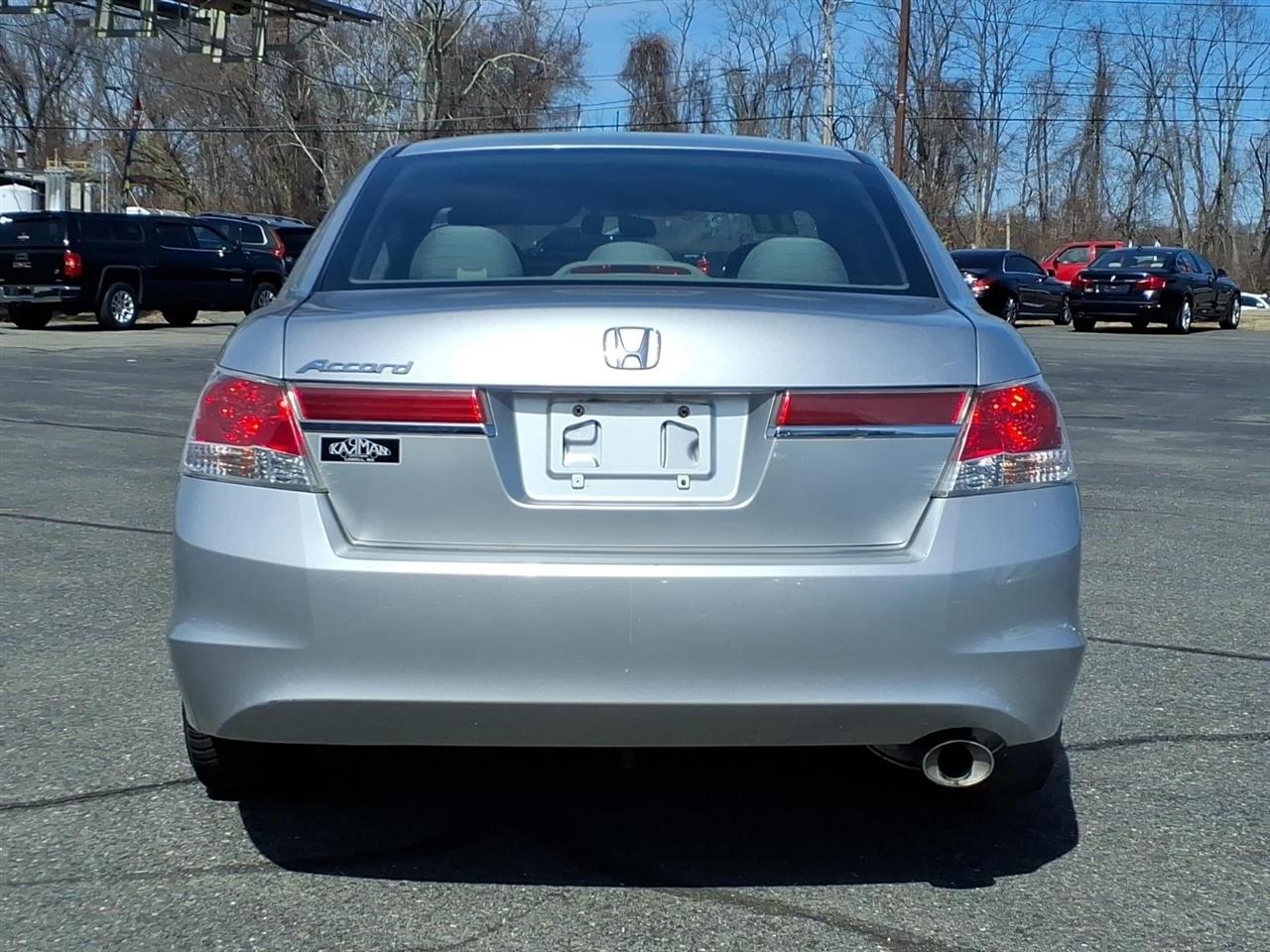 Honda Accord 4dr I4 Auto LX-P 2011