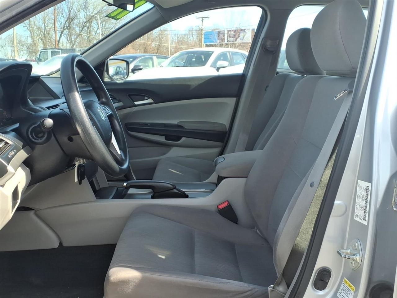 Honda Accord 4dr I4 Auto LX-P 2011