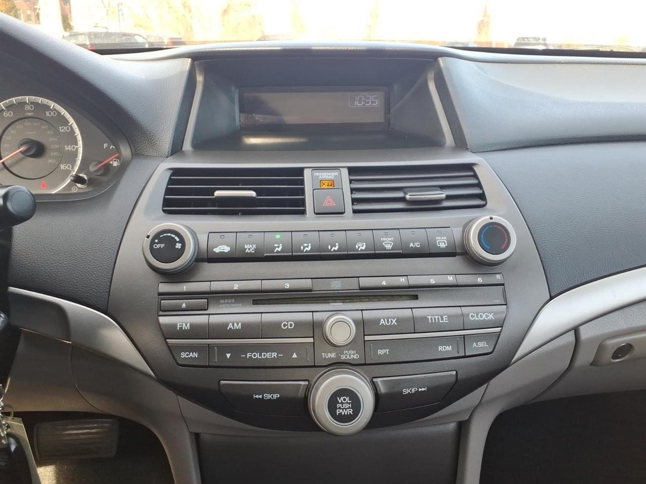 Honda Accord 4dr I4 Auto LX-P 2011