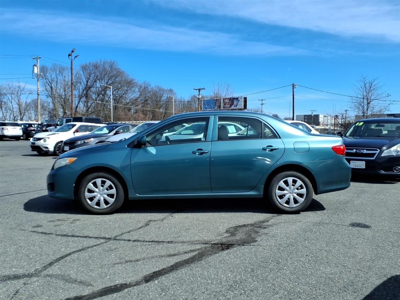 Toyota Corolla 4dr Sdn Auto LE (Natl) 2010