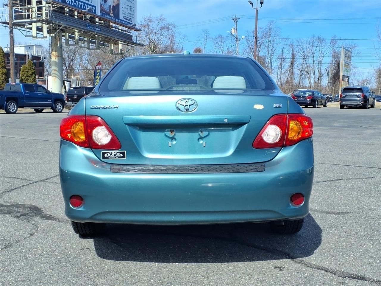 Toyota Corolla 4dr Sdn Auto LE (Natl) 2010