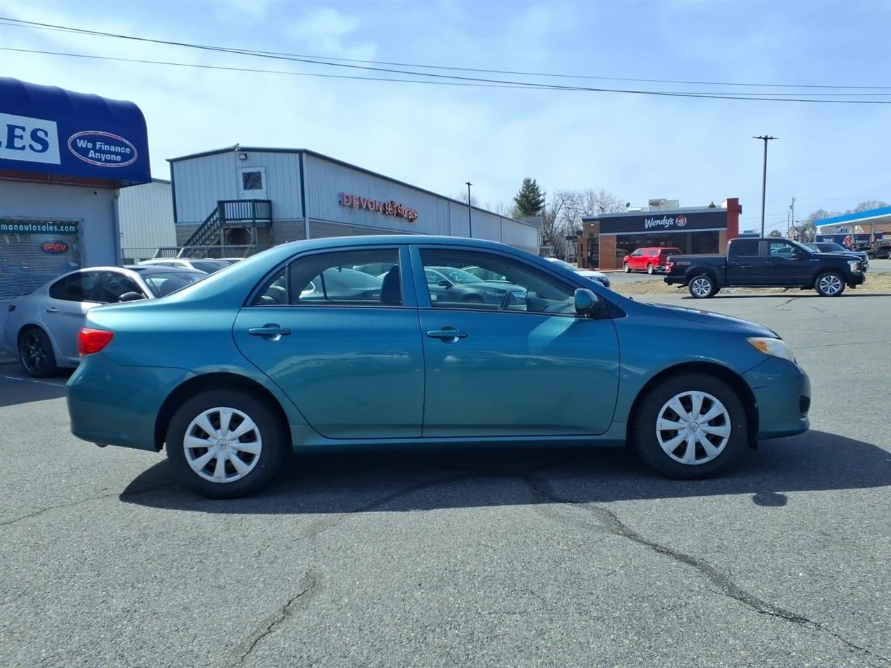 Toyota Corolla 4dr Sdn Auto LE (Natl) 2010