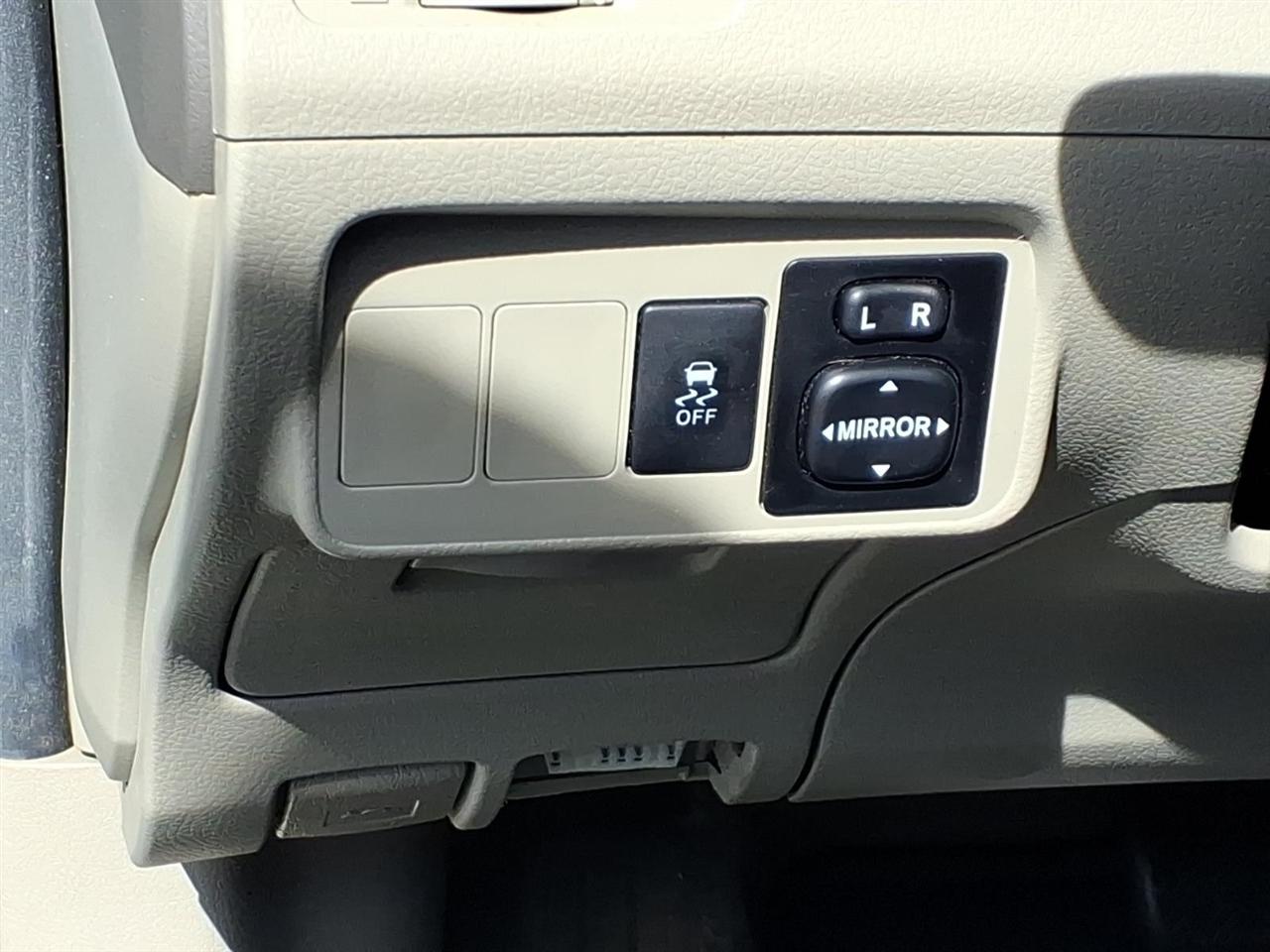 Toyota Corolla 4dr Sdn Auto LE (Natl) 2010