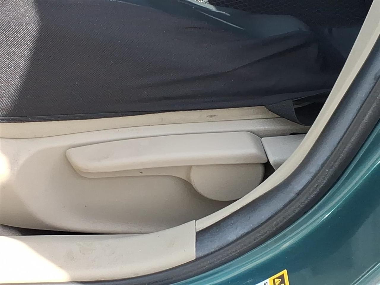 Toyota Corolla 4dr Sdn Auto LE (Natl) 2010