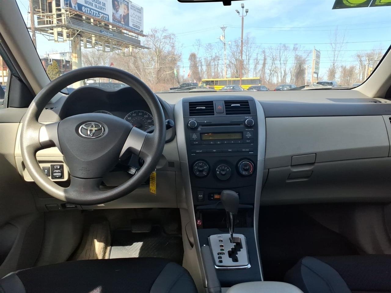 Toyota Corolla 4dr Sdn Auto LE (Natl) 2010