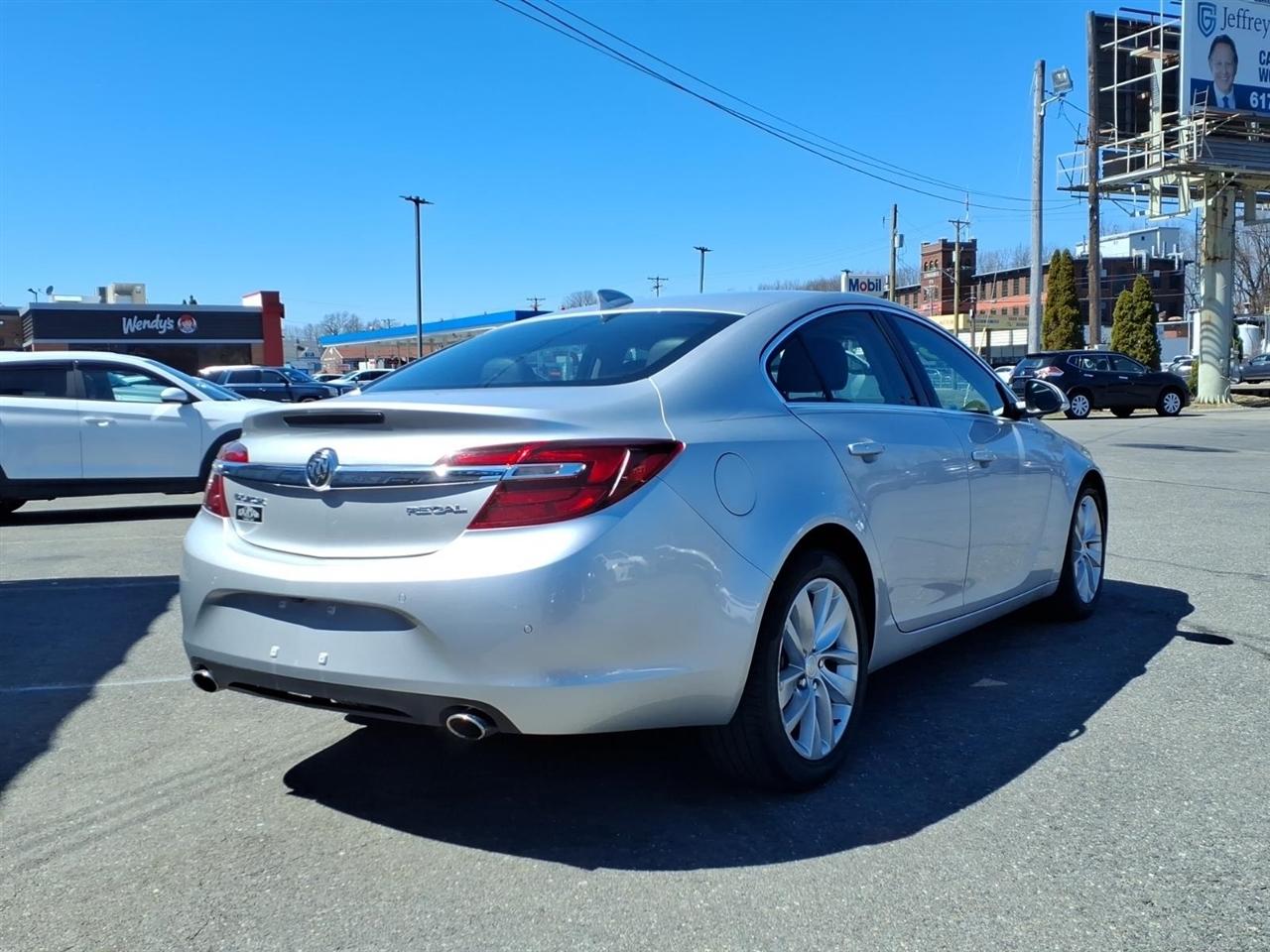 Buick Regal 4dr Sdn Premium I FWD 2015