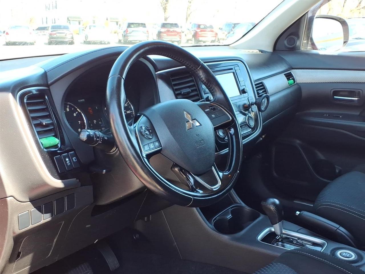 Mitsubishi Outlander  2016