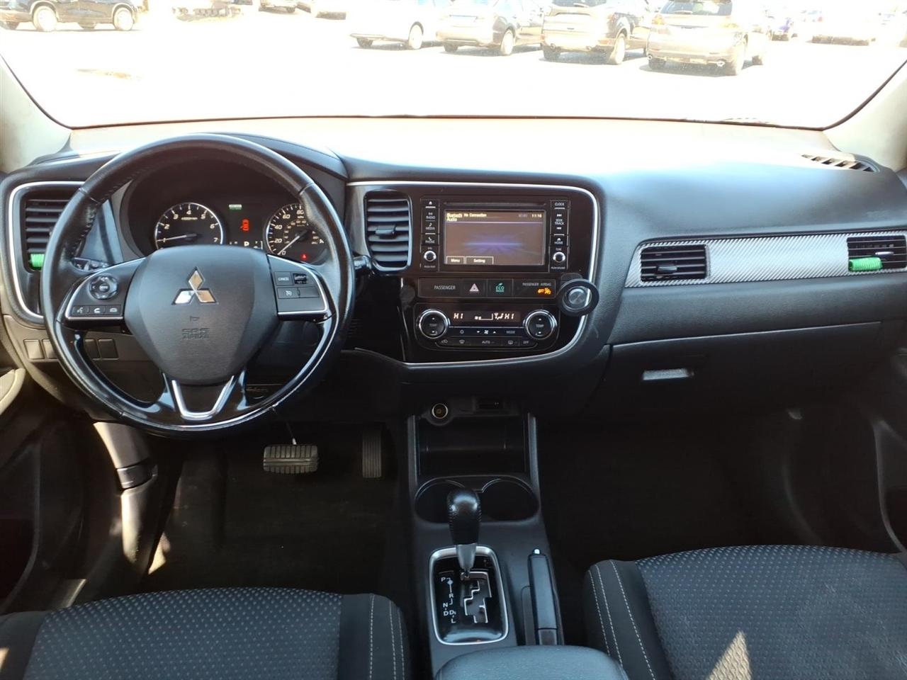 Mitsubishi Outlander  2016