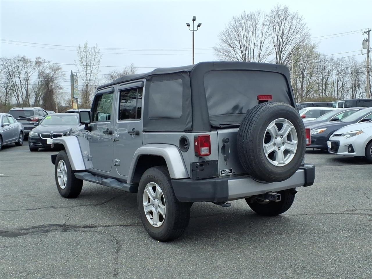Jeep Wrangler 4WD 4dr Sahara 2013