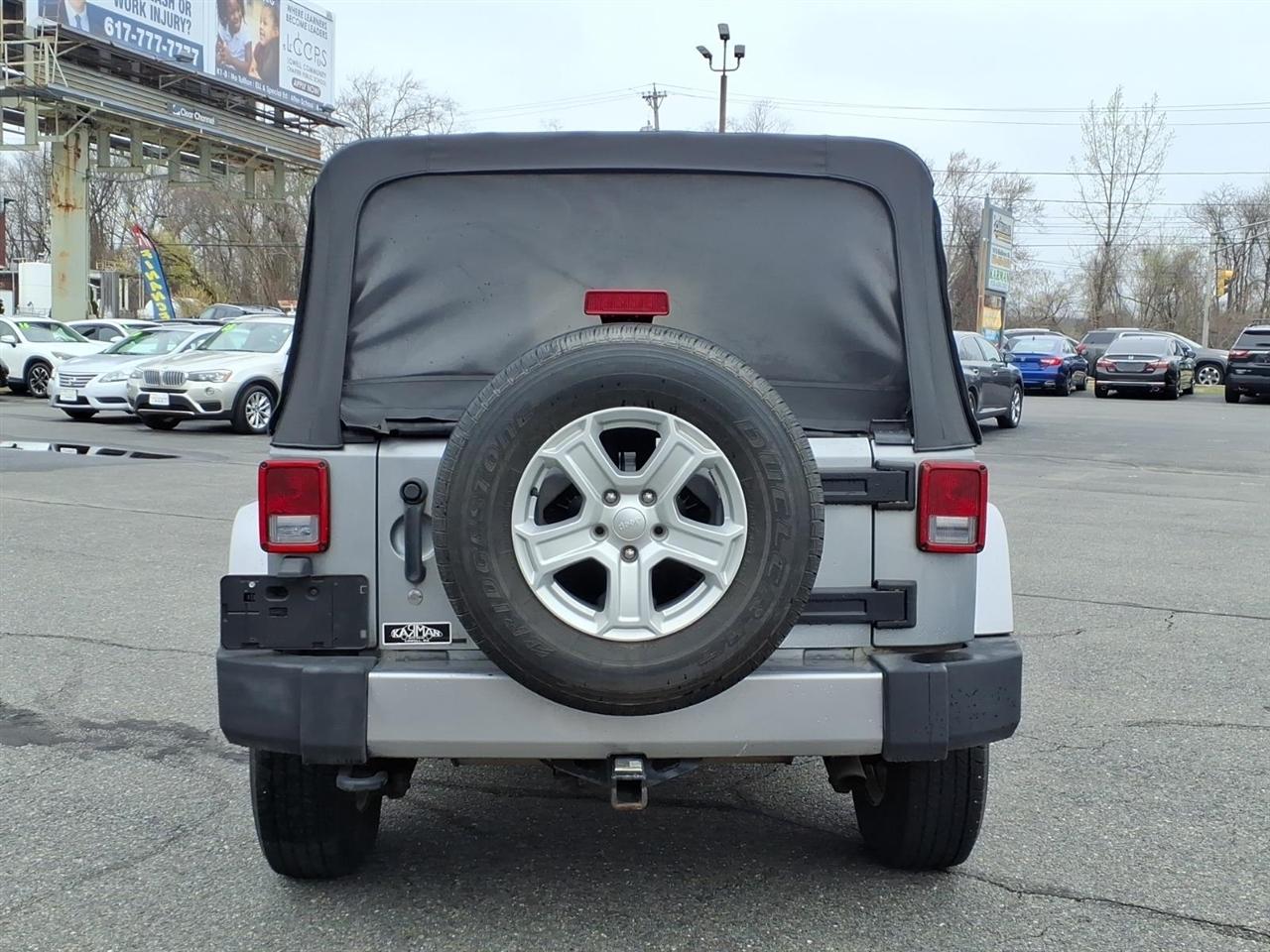 Jeep Wrangler 4WD 4dr Sahara 2013