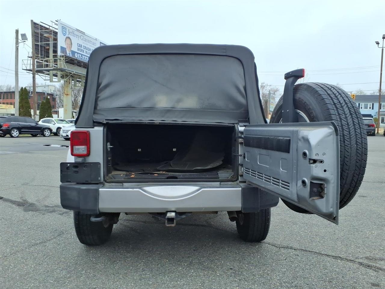Jeep Wrangler 4WD 4dr Sahara 2013