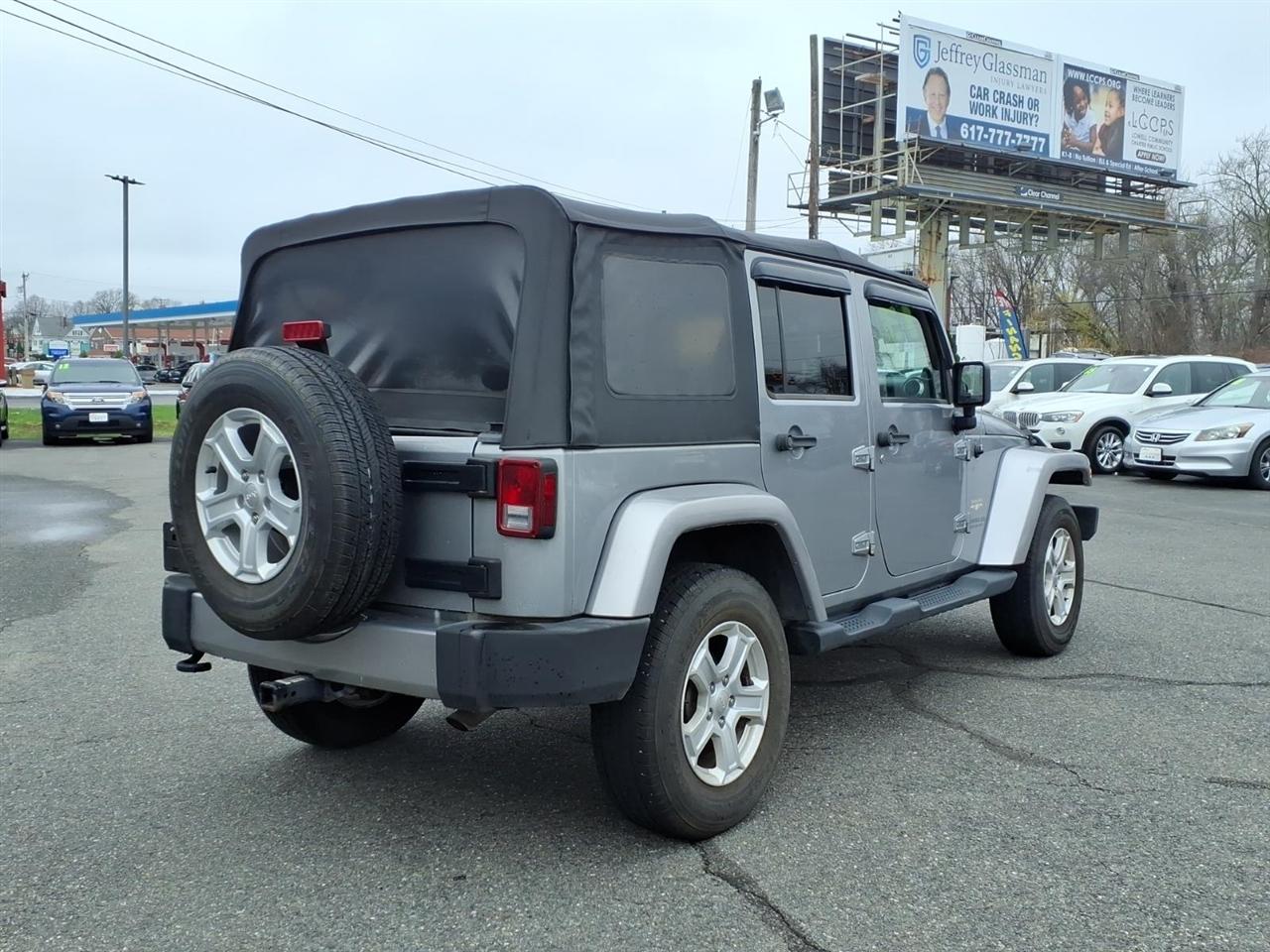 Jeep Wrangler 4WD 4dr Sahara 2013