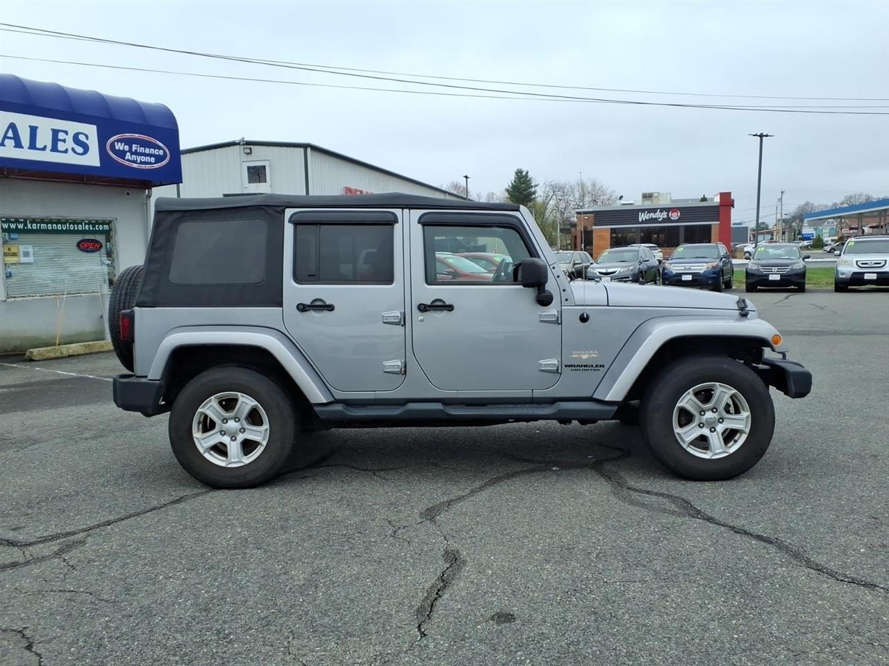 Jeep Wrangler 4WD 4dr Sahara 2013