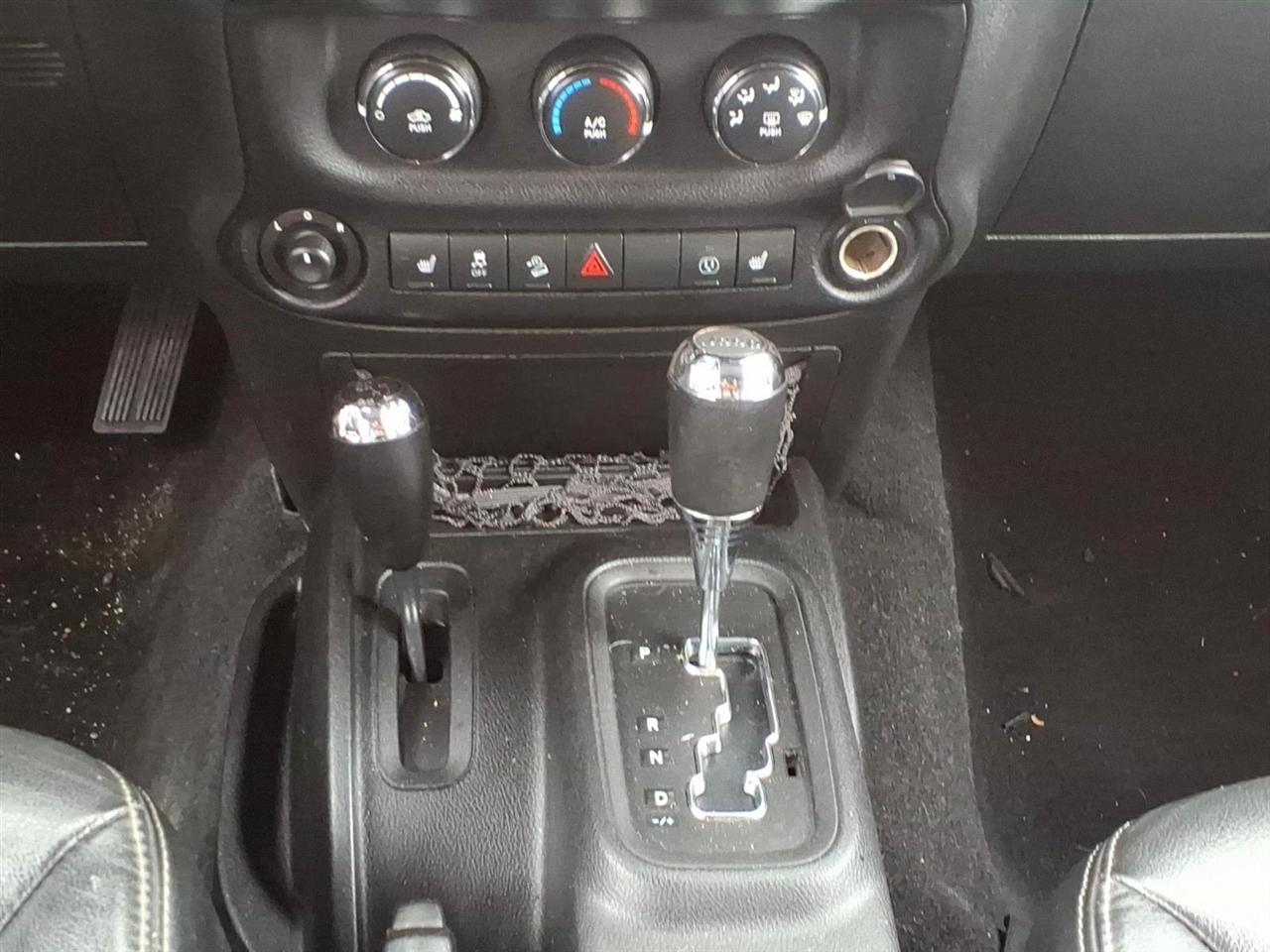 Jeep Wrangler 4WD 4dr Sahara 2013