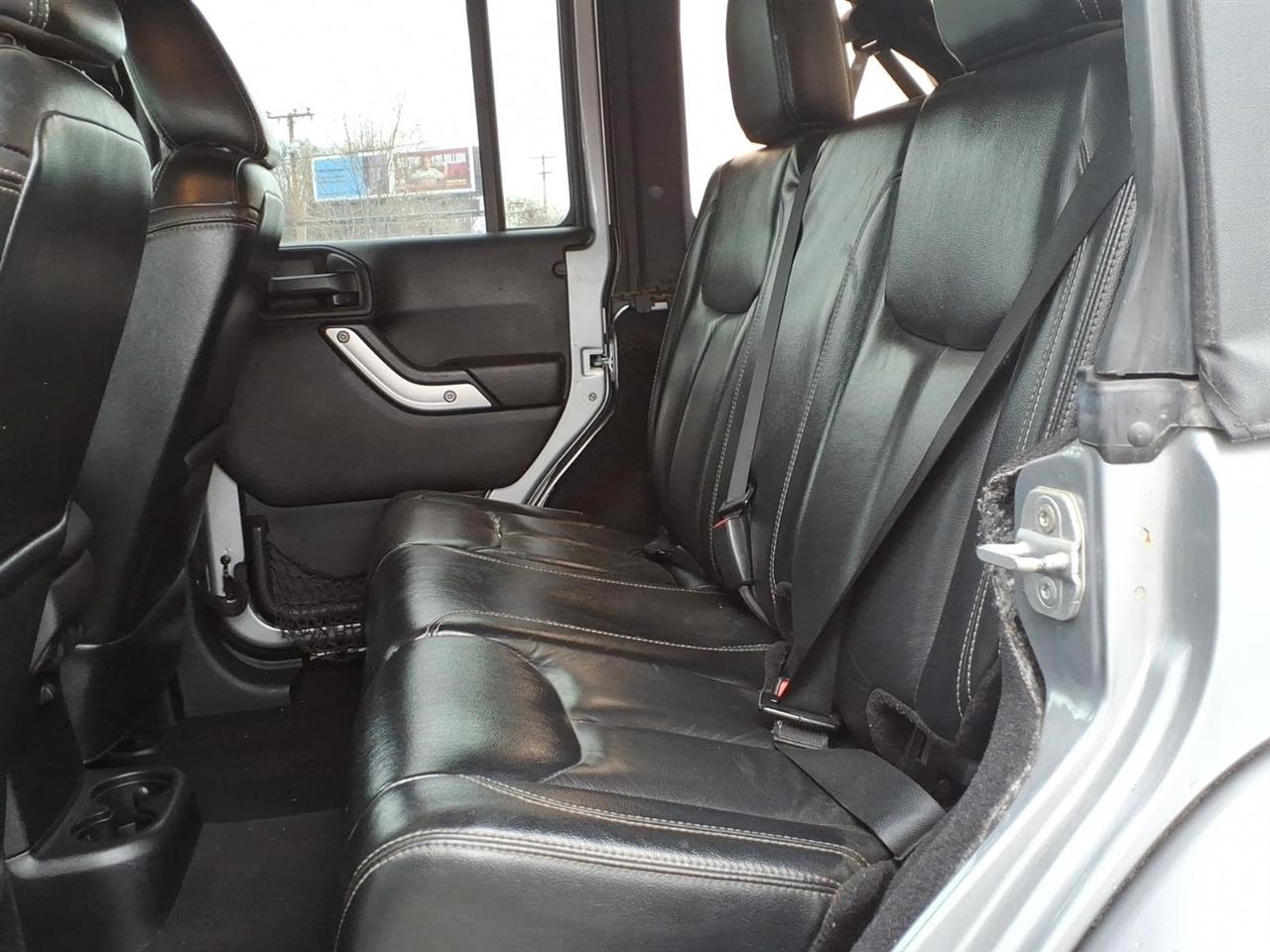 Jeep Wrangler 4WD 4dr Sahara 2013