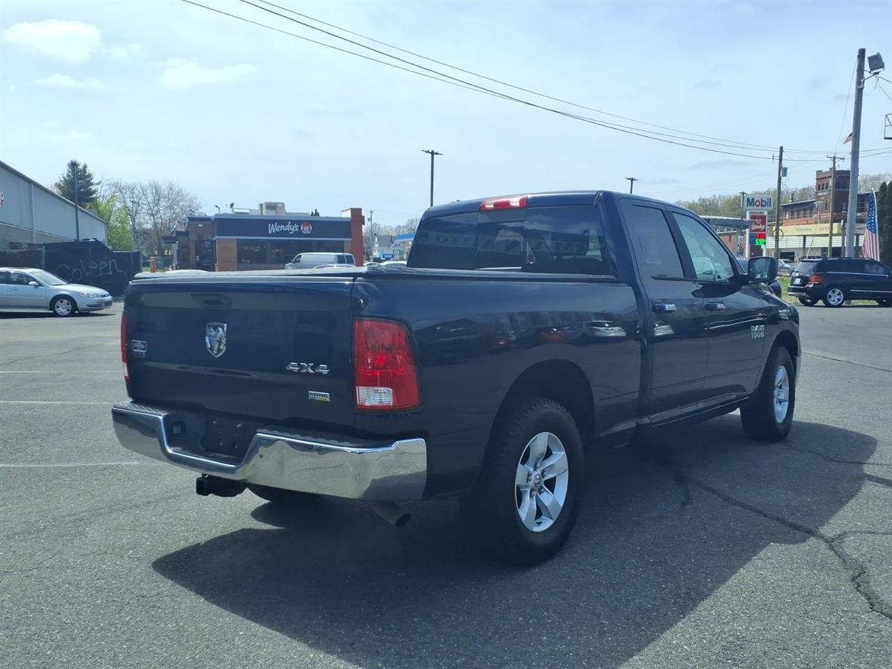 RAM 1500 SLT 4x4 Quad Cab 6'4" Box 2017
