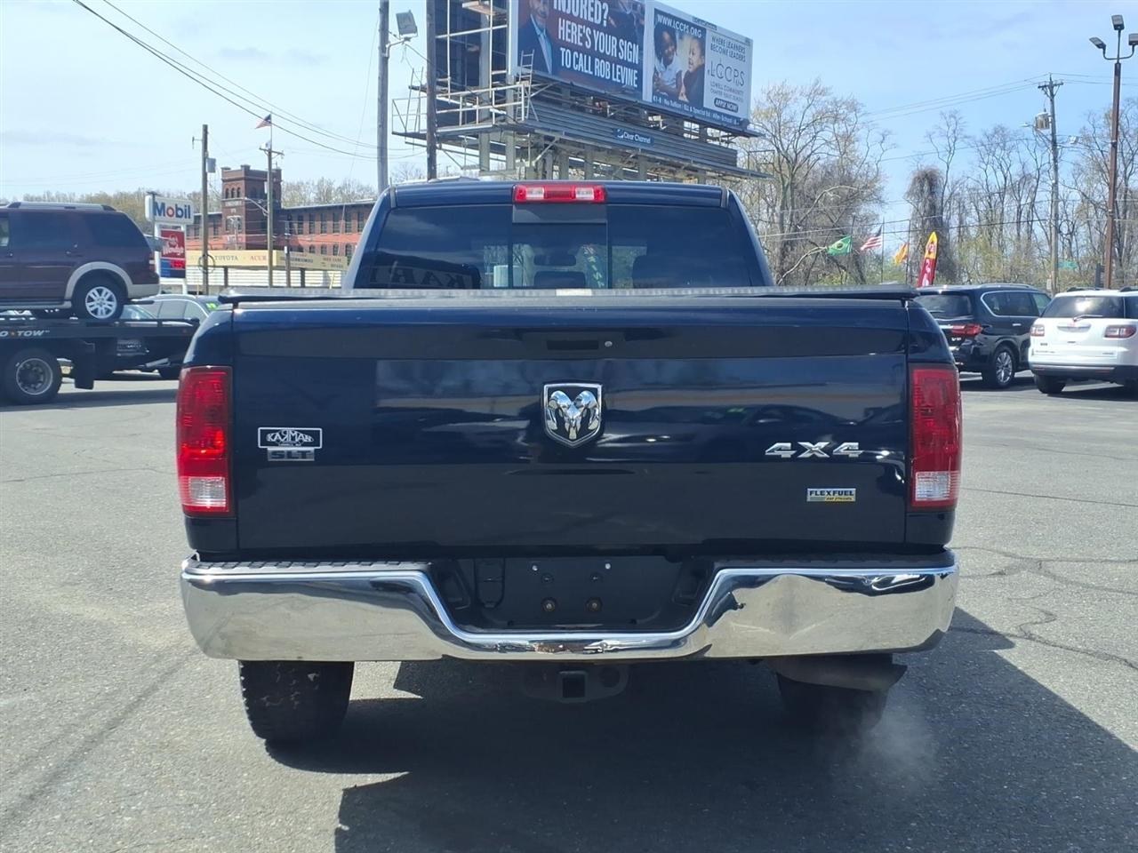 RAM 1500 SLT 4x4 Quad Cab 6'4" Box 2017