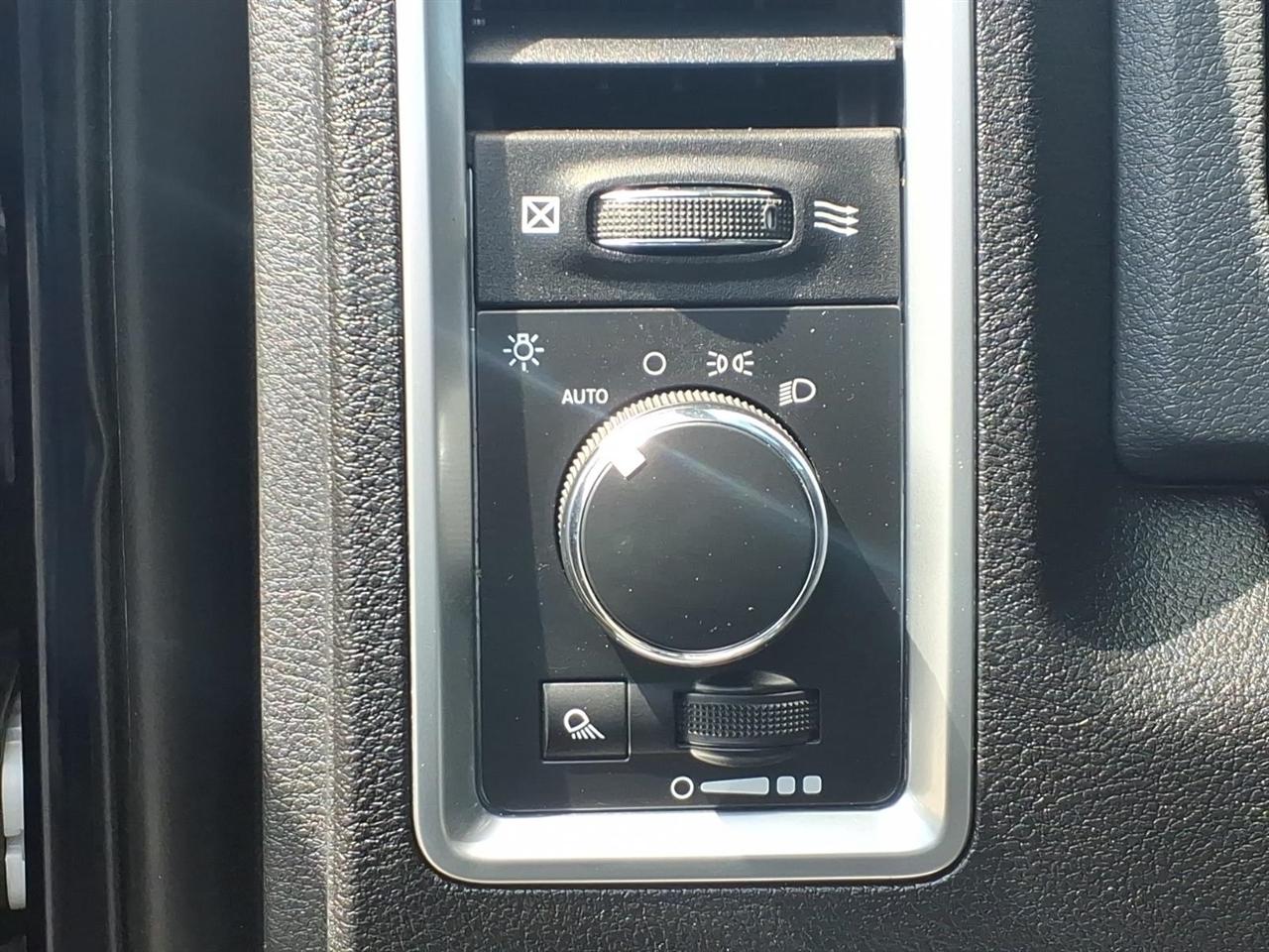 RAM 1500 SLT 4x4 Quad Cab 6'4" Box 2017
