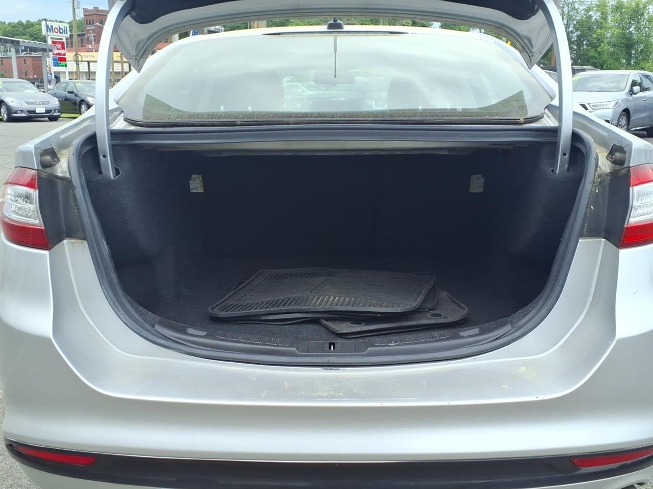 Ford Fusion 4dr Sdn SE FWD 2016