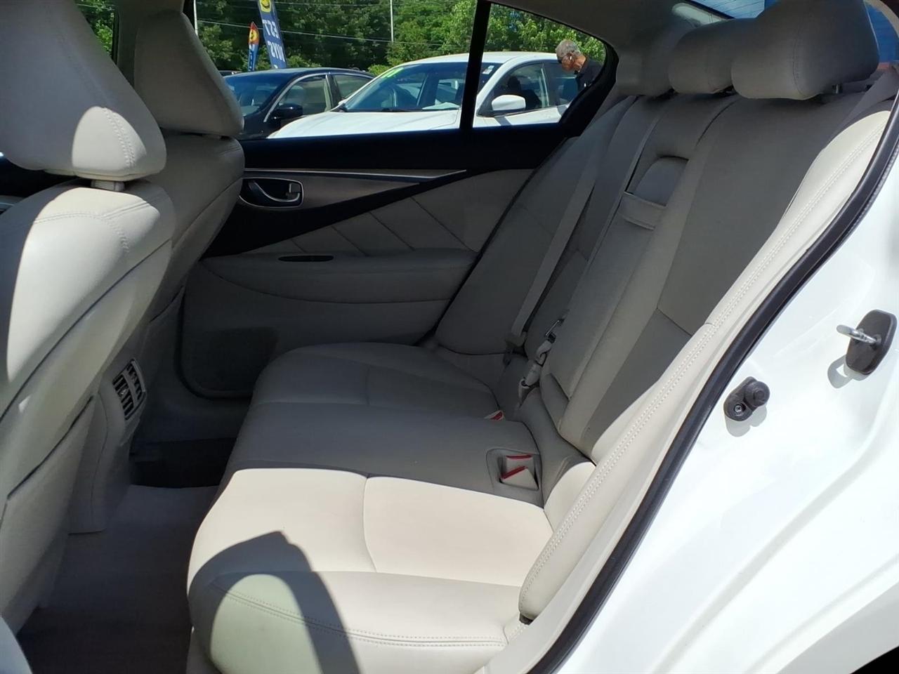 Infiniti Q50 4dr Sdn 2.0t Premium RWD 2016