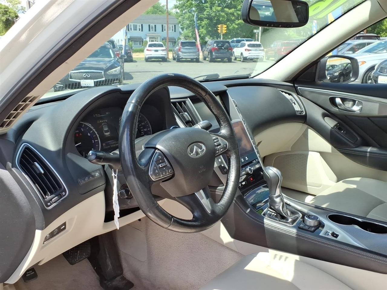 Infiniti Q50 4dr Sdn 2.0t Premium RWD 2016